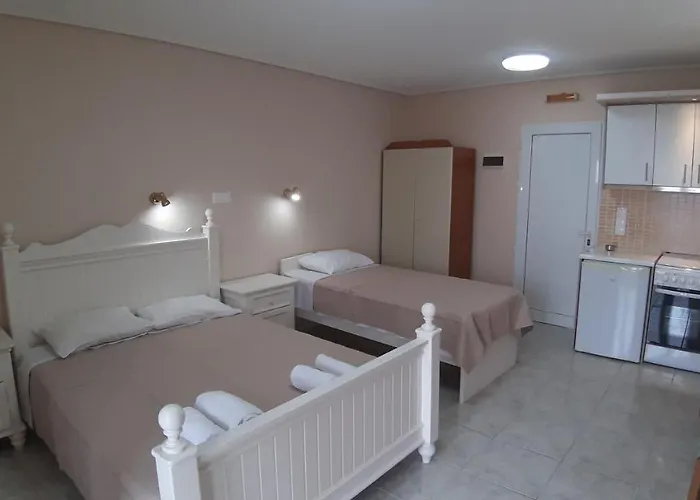 Eleni Aparthotel Vlachata